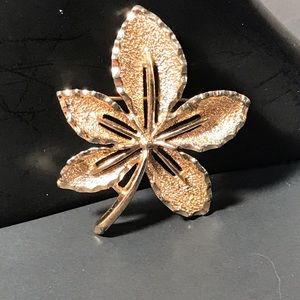 Vtg Super shiny gold tone Sarah Cov brooch pin leaf heart shape